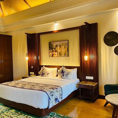 The Ananta Udaipur Hotel Exterior foto