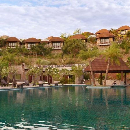 The Ananta Udaipur Hotel Exterior foto