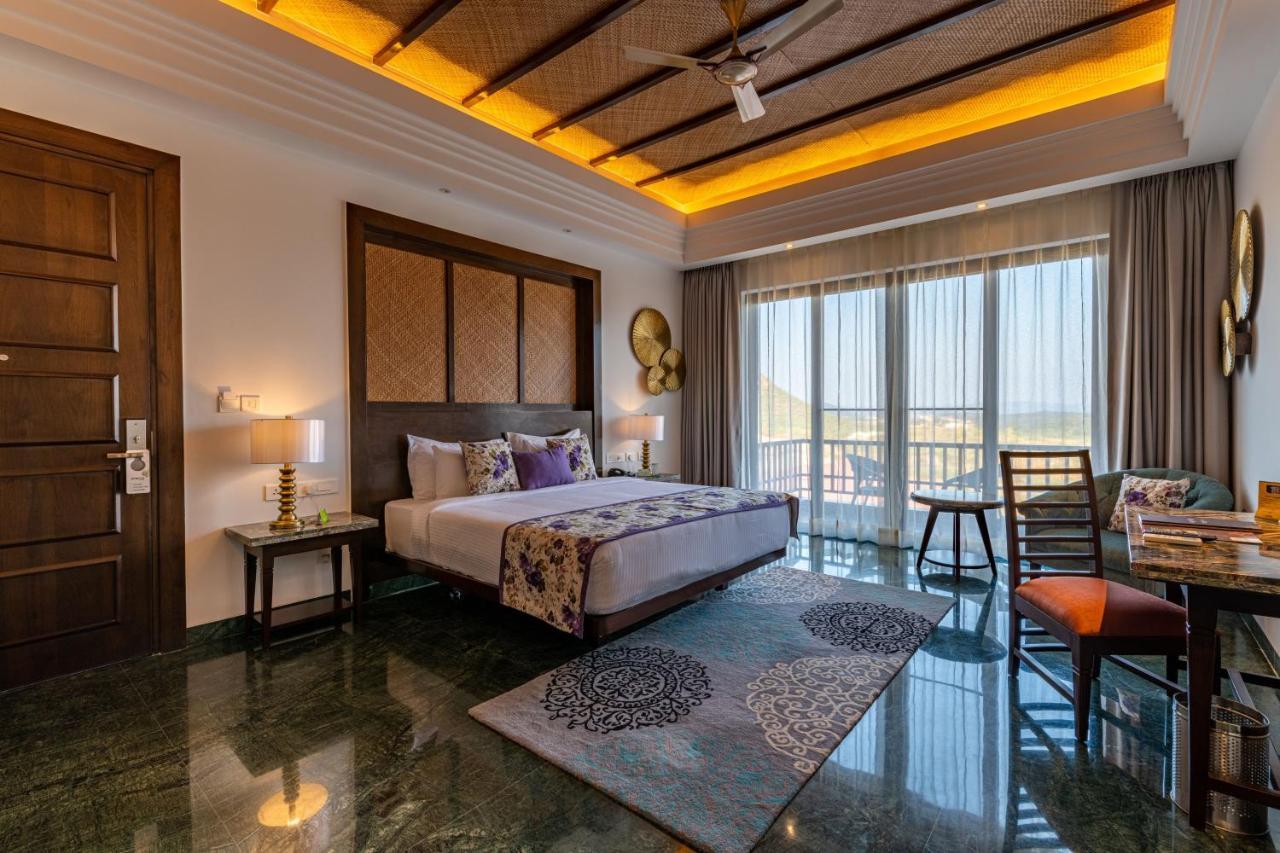 The Ananta Udaipur Hotel Exterior foto