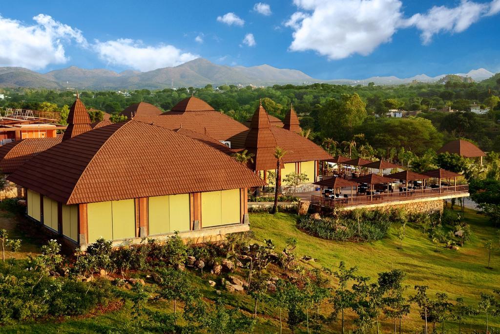 The Ananta Udaipur Hotel Exterior foto