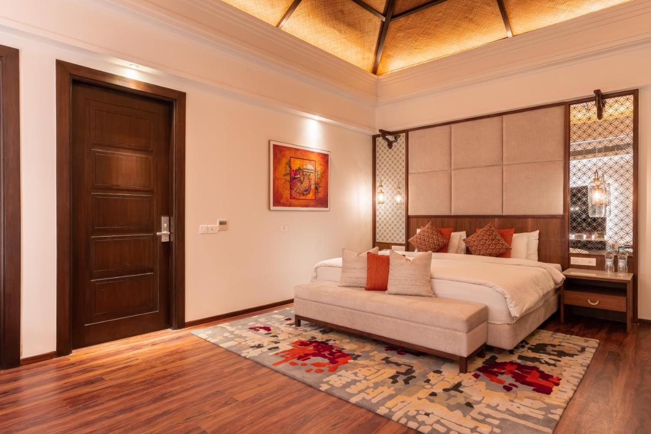 The Ananta Udaipur Hotel Exterior foto