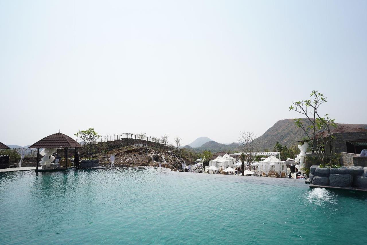 The Ananta Udaipur Hotel Exterior foto