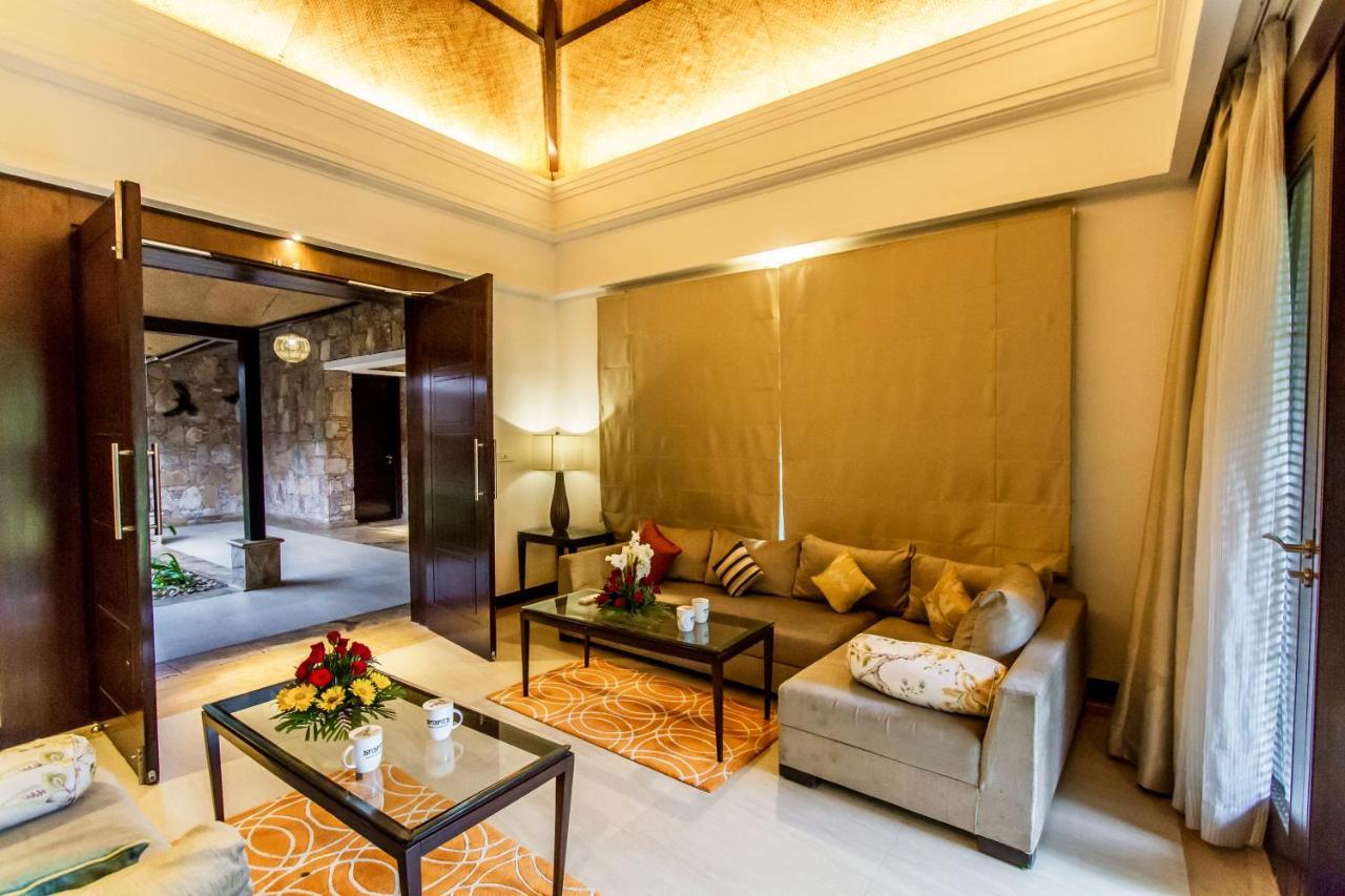 The Ananta Udaipur Hotel Exterior foto