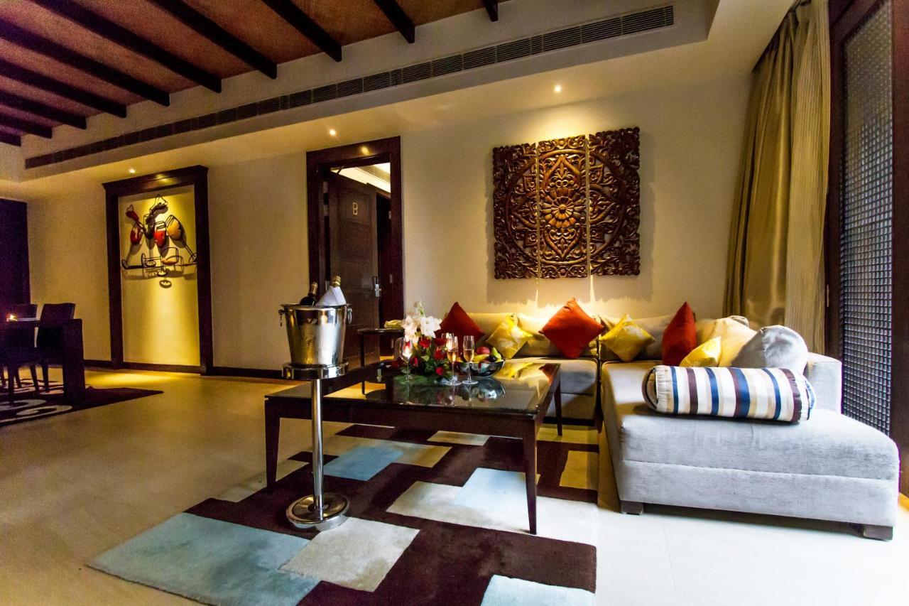 The Ananta Udaipur Hotel Exterior foto