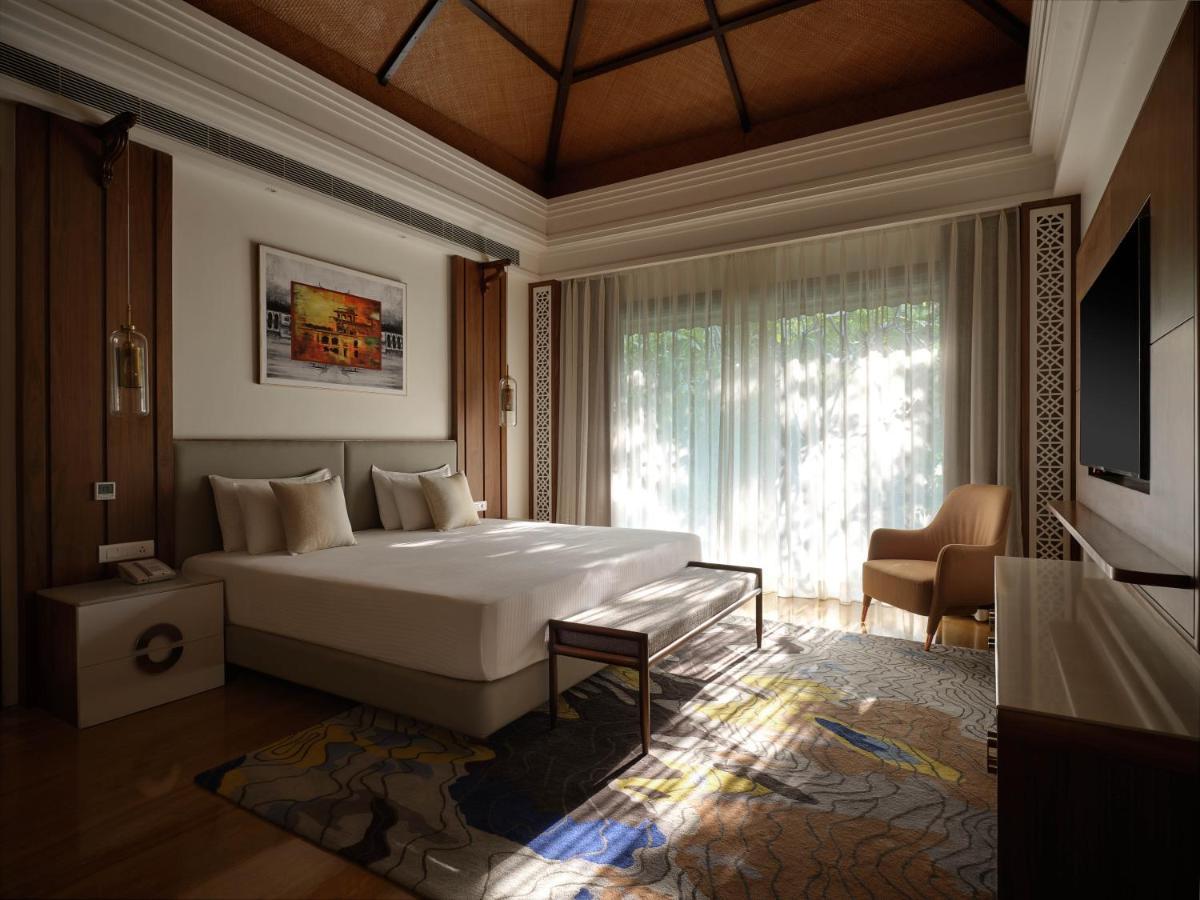 The Ananta Udaipur Hotel Exterior foto