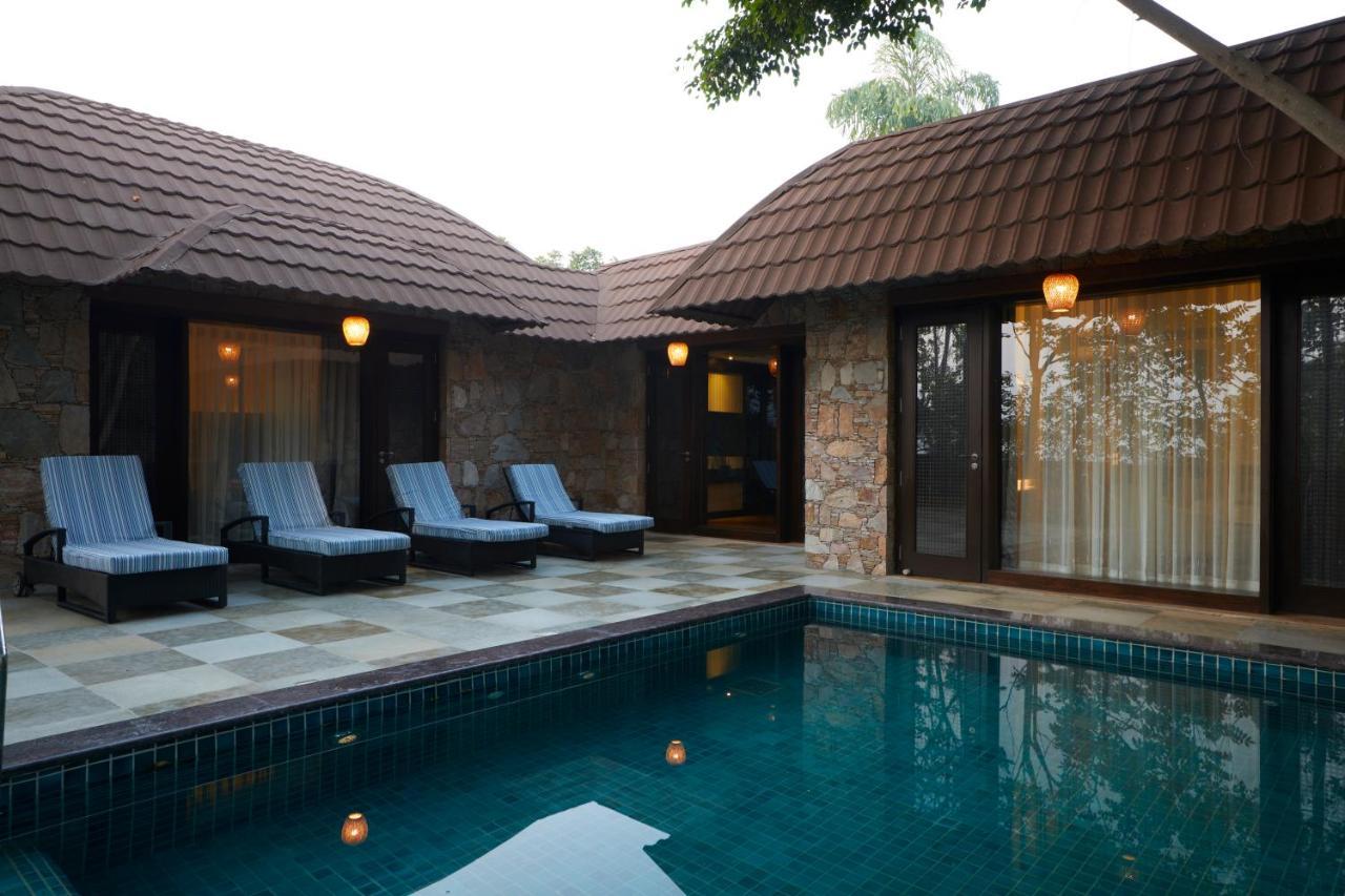 The Ananta Udaipur Hotel Exterior foto