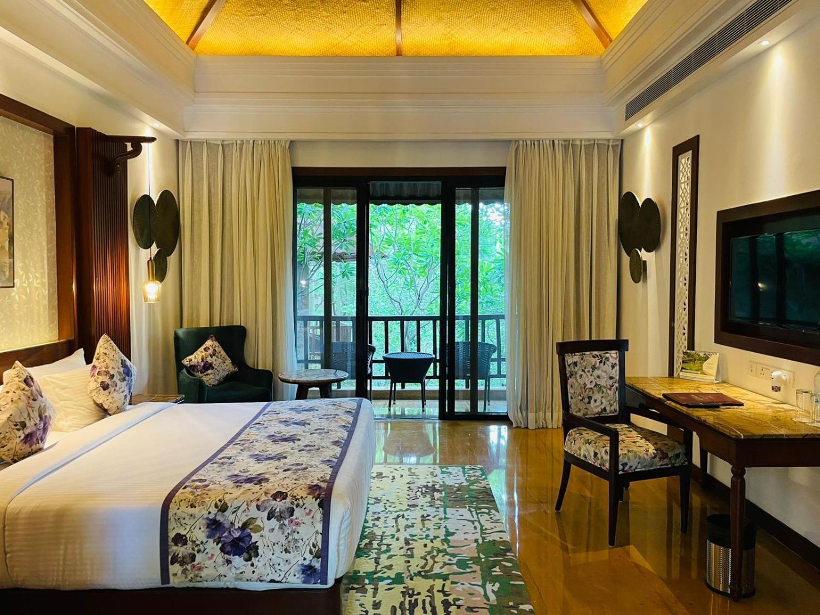 The Ananta Udaipur Hotel Exterior foto