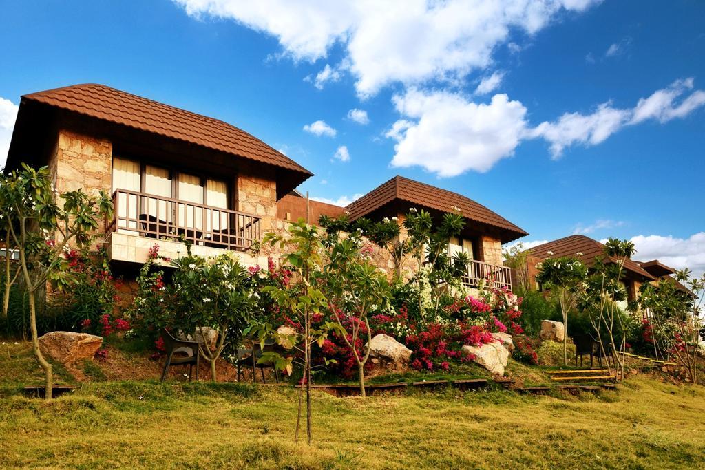 The Ananta Udaipur Hotel Exterior foto