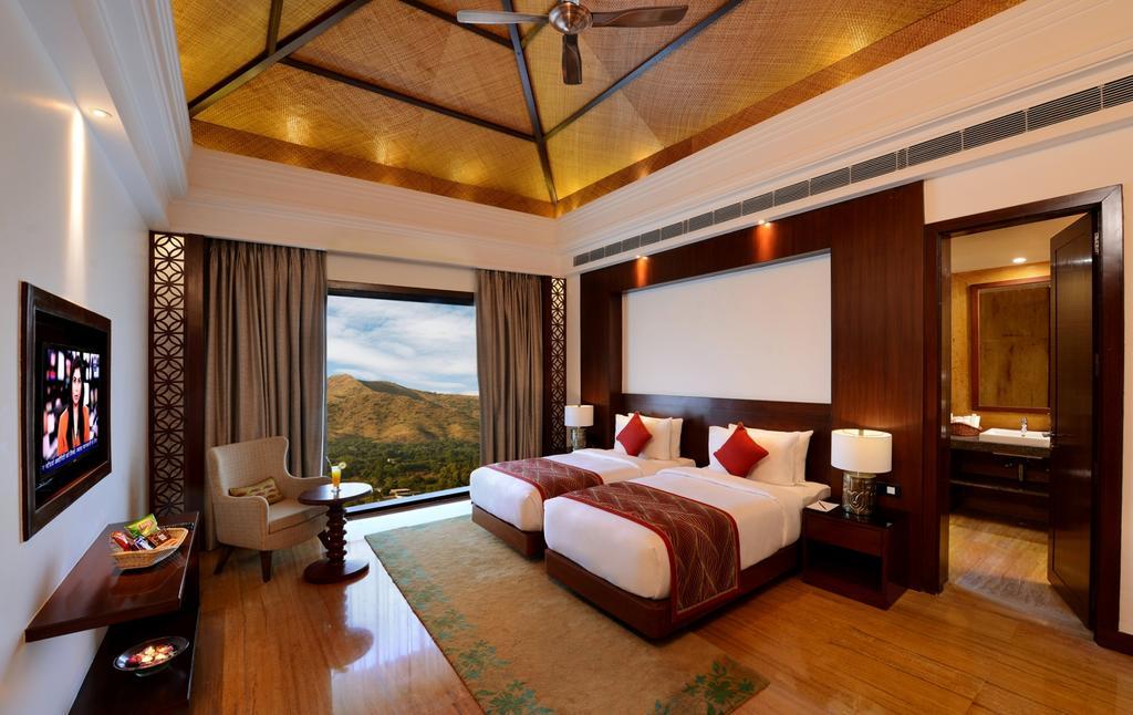 The Ananta Udaipur Hotel Exterior foto
