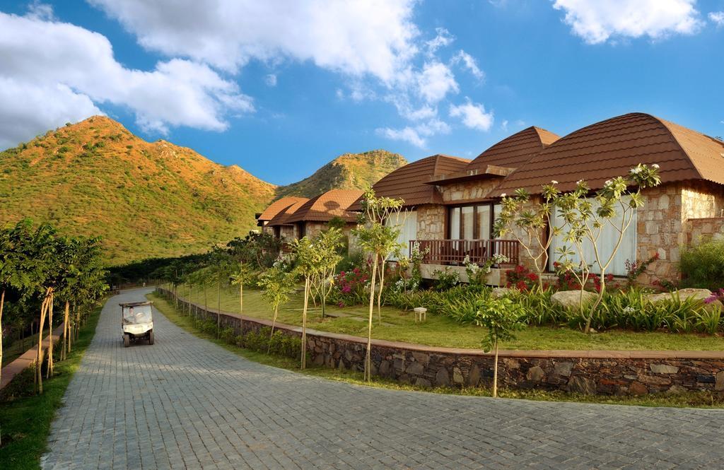 The Ananta Udaipur Hotel Exterior foto