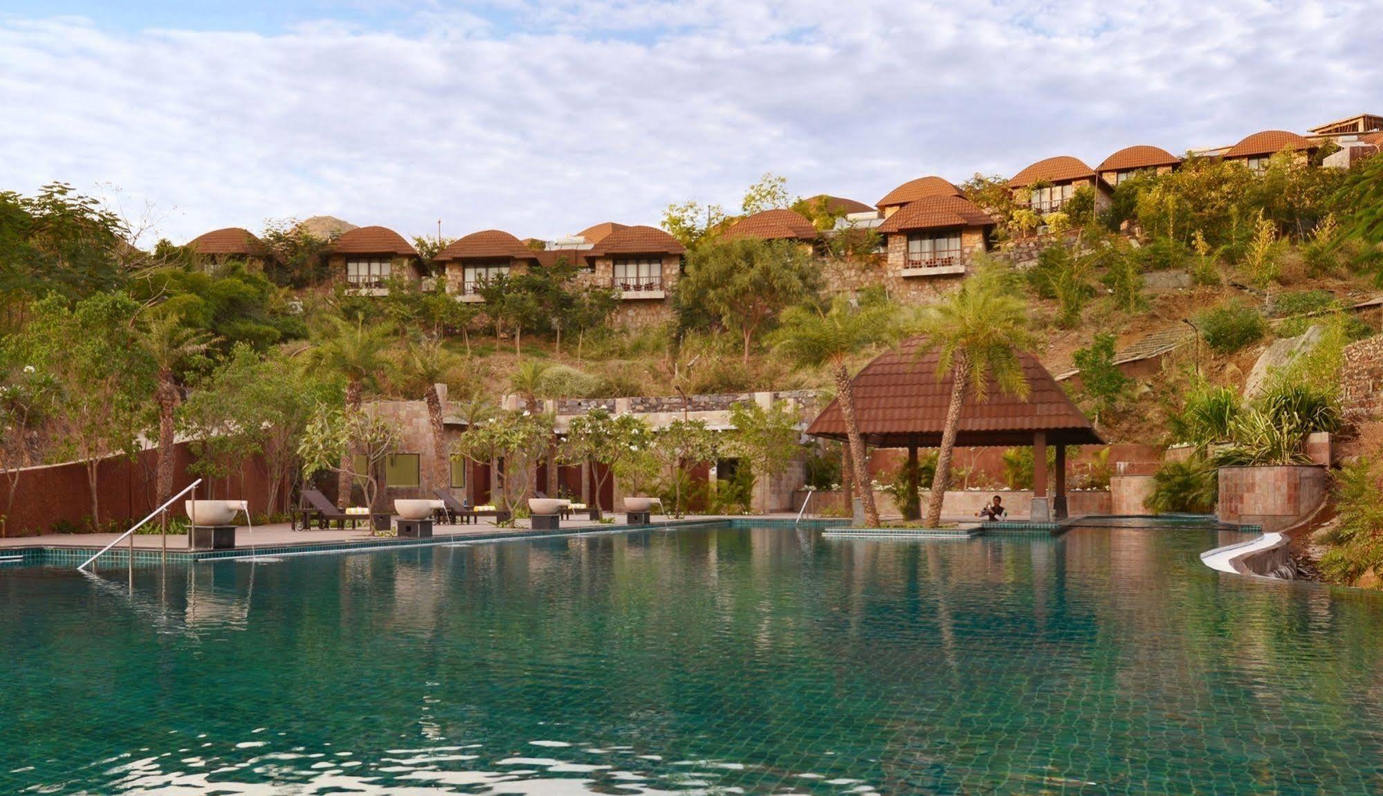 The Ananta Udaipur Hotel Exterior foto