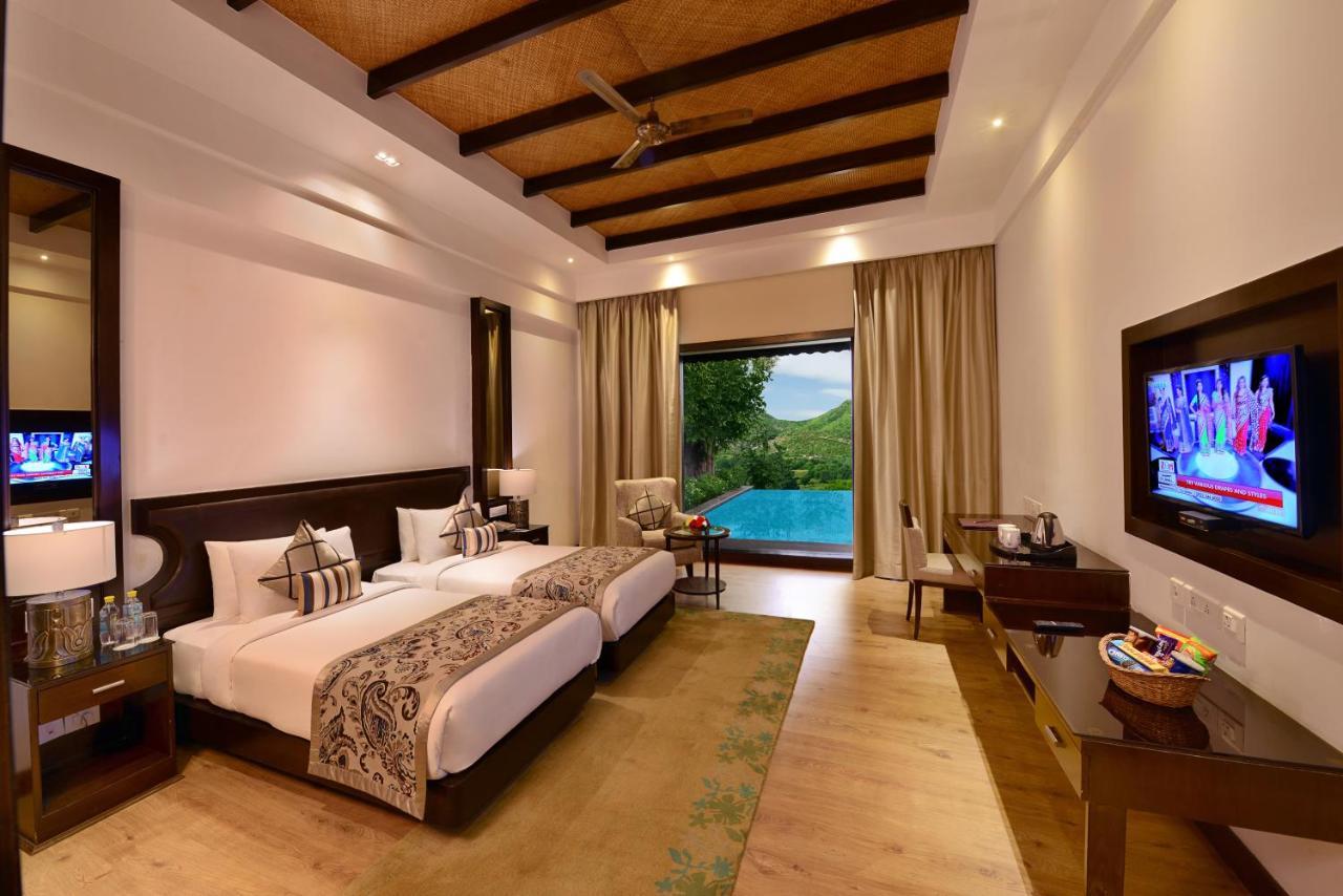 The Ananta Udaipur Hotel Exterior foto