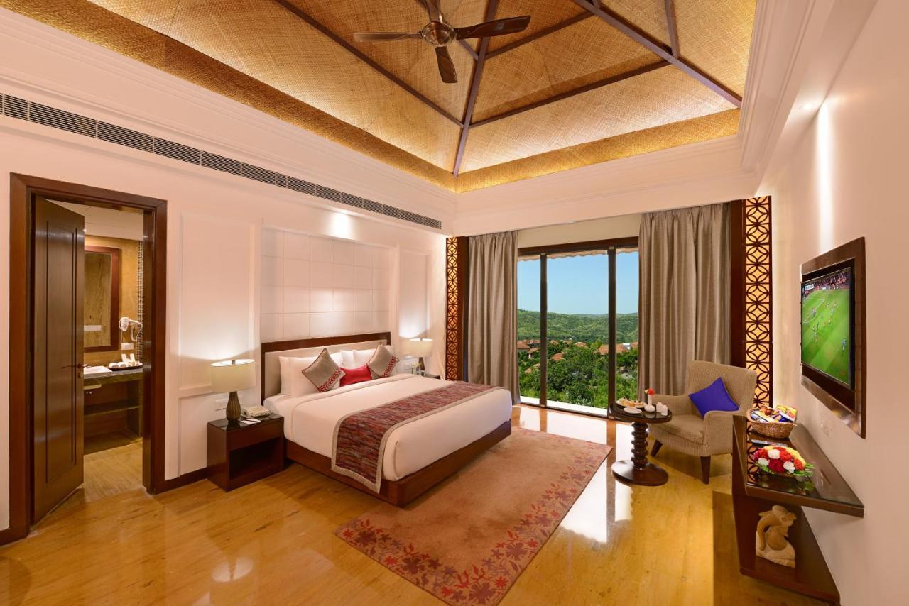 The Ananta Udaipur Hotel Exterior foto
