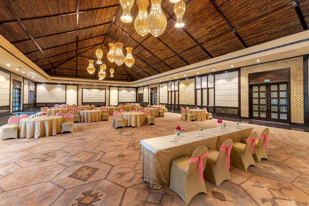 The Ananta Udaipur Hotel Exterior foto