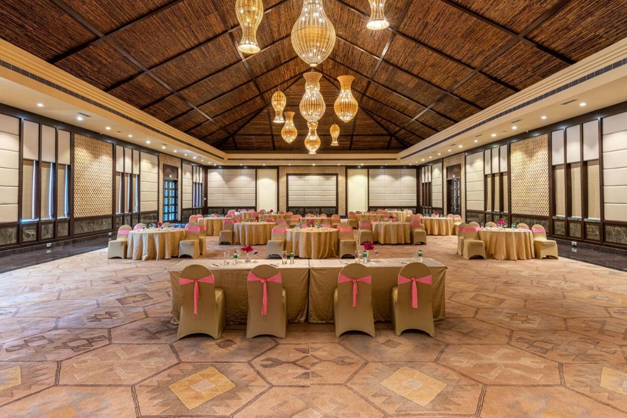 The Ananta Udaipur Hotel Exterior foto