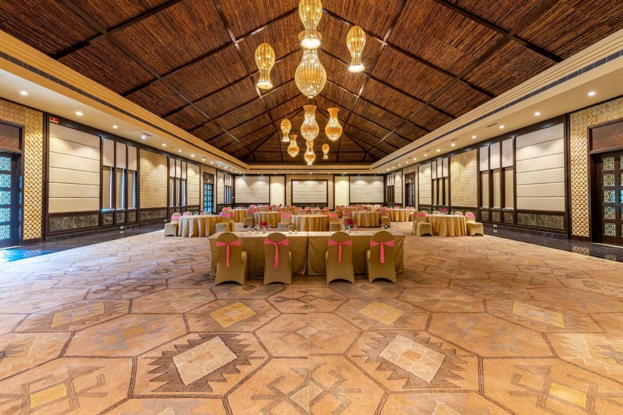 The Ananta Udaipur Hotel Exterior foto
