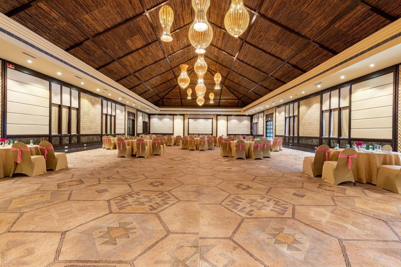 The Ananta Udaipur Hotel Exterior foto